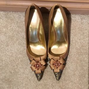 Nine West Embossed Fabric with Satin and Patent trim and Jewelled vamp - Sz 7.5